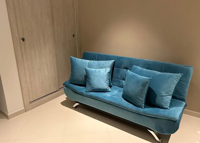 Beachside Bliss: Stylish New Studio At Seven Palm