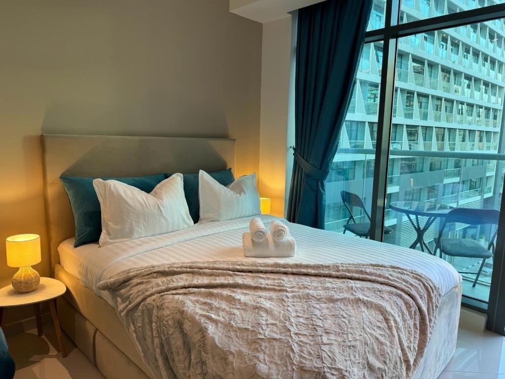 Apartment Beachside Bliss: Stylish New At Seven Palm Dubai